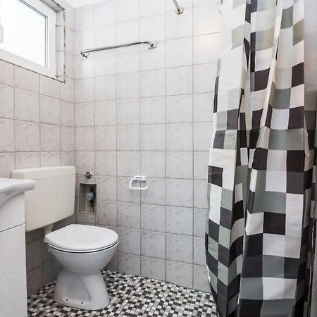 Apartamento Skundric 4 By Interhome