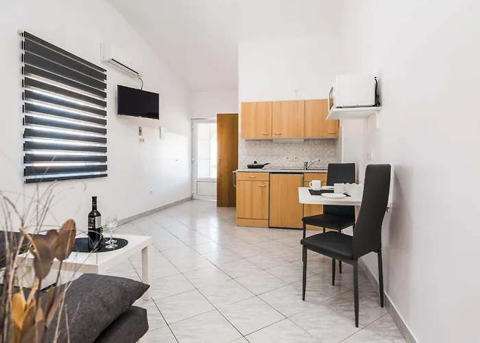 Skundric 4 By Interhome Apartmán *